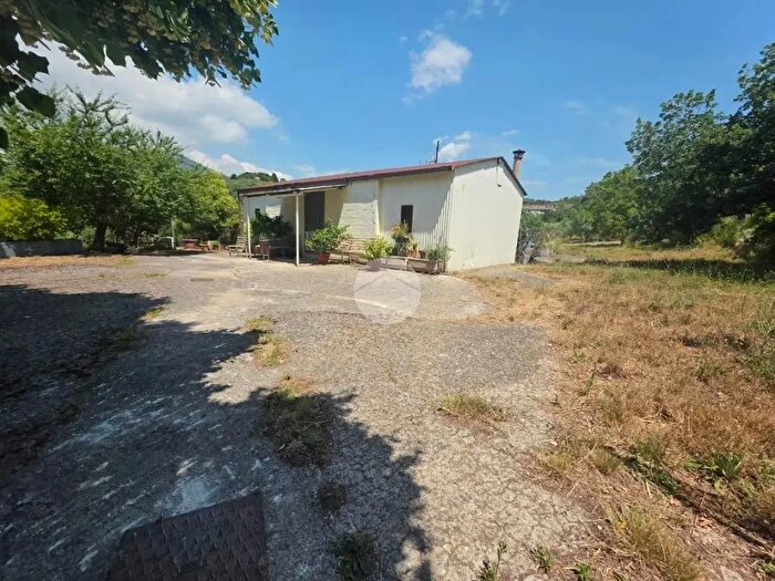 Casa trilocale in vendita in Contrada Tora, Montesarchio