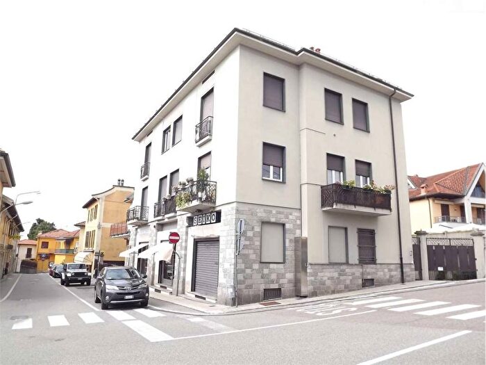 Appartamento trilocale in affitto in via largo cesare battisti, Besnate