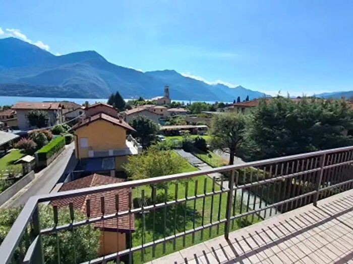 Appartamento trilocale in affitto in Via Aldo Rumi, Dongo