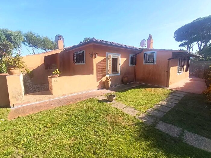 Casa con 8 locali in affitto in Strada Provinciale Badino, San Felice Circeo
