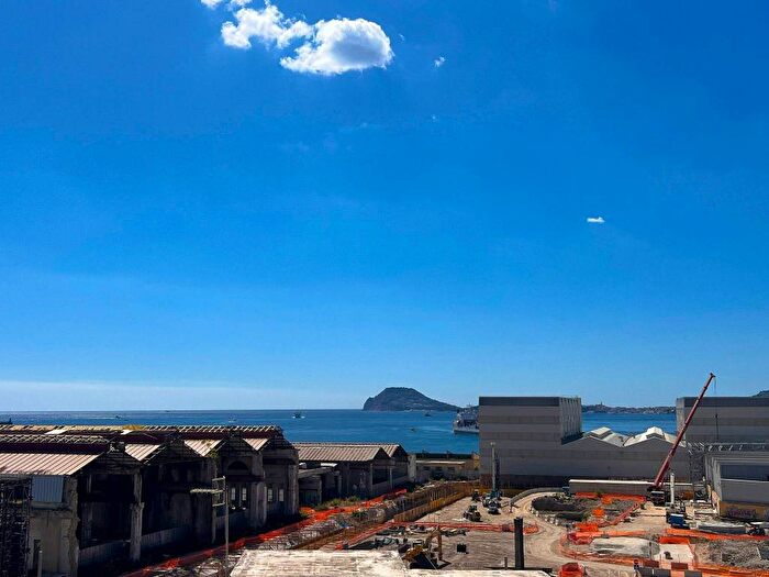 Appartamento trilocale in vendita in Via Raimondo Annecchino, Arco Felice, Pozzuoli