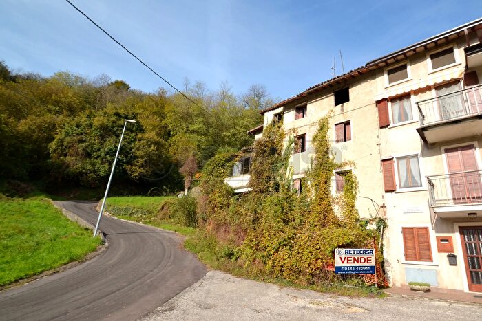 Casa con 16 locali in vendita in Valdagno