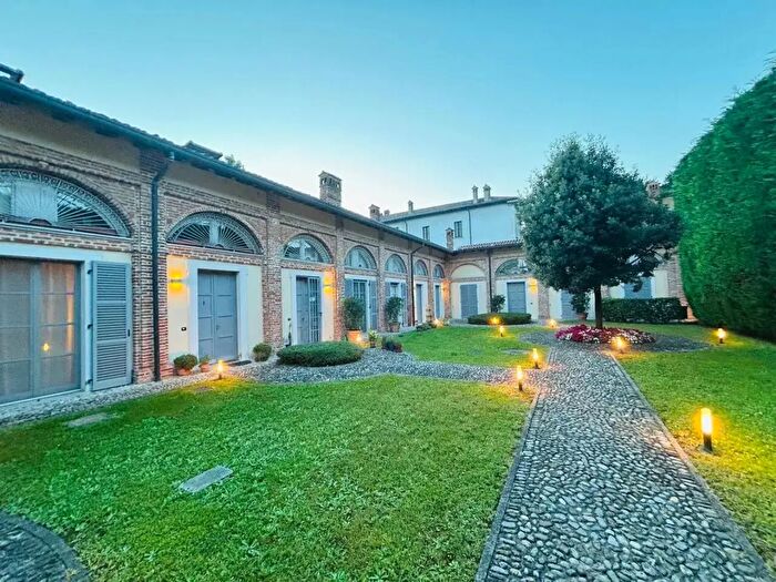 Appartamento trilocale in vendita in Via Diaz, Cassinetta Di Lugagnano