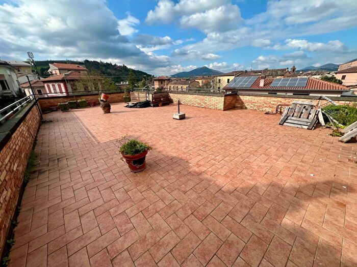 Appartamento con 10 locali in vendita in Via P Miliani, Fabriano