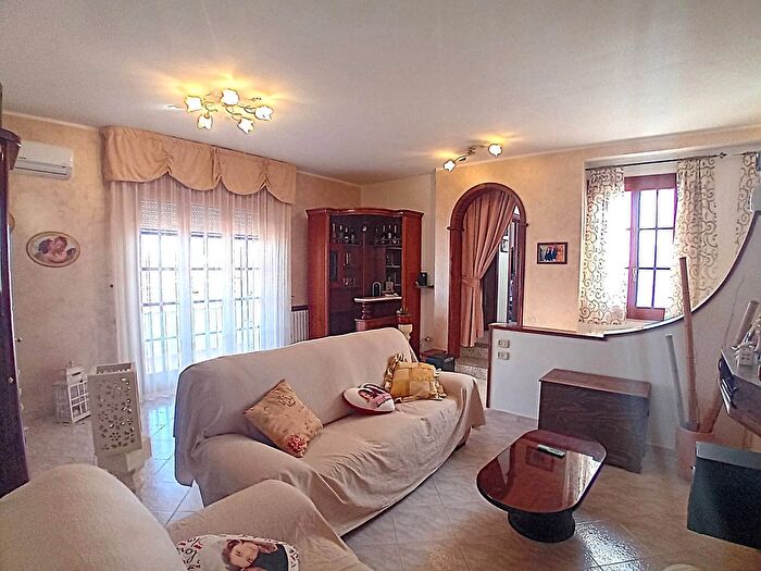 Casa con 7 locali in vendita in Diso