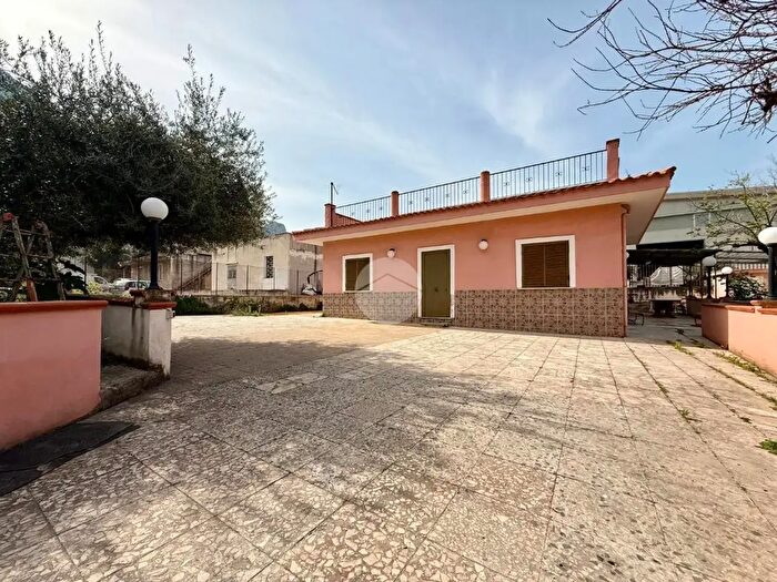 Casa con 5 locali in vendita in Via Don l Sturzo, Carini