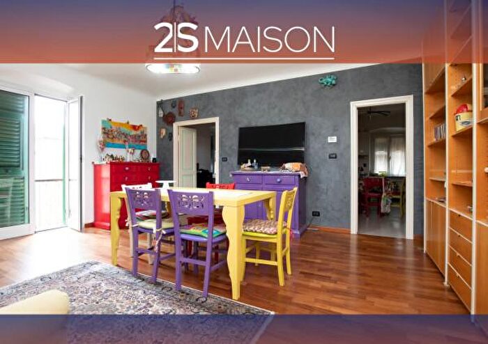 Appartamento con 6 locali in vendita in Via Ciro Menotti, Genova