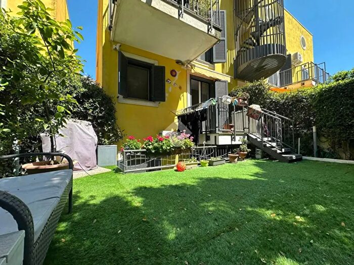 Casa con 6 locali in vendita in Via Cincinnato, Napoli