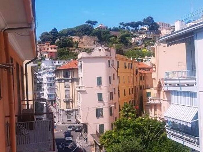 Appartamento trilocale in affitto in Via Alessandro Volta, Teatro Ariston, Sanremo