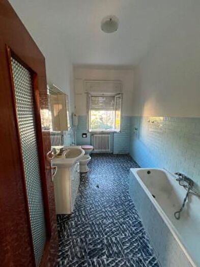 Appartamento con 6 locali in vendita in Via Antonio Urceo Codro, Reggio Emilia