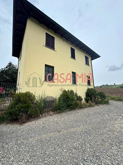 Casa quadrilocale in vendita in Via Pertini, Alta Val Tidone
