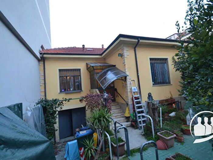 Casa con 5 locali in vendita in Via Rismondo, Torino