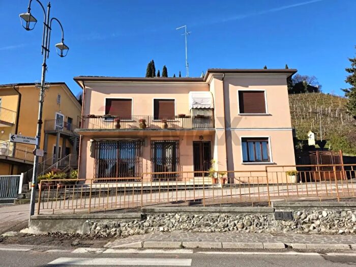 Casa con 10 locali in vendita in Via I Banfi, Vidor