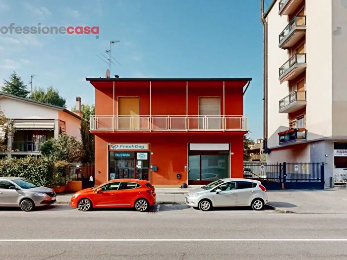 Casa con 5 locali in vendita in Viale Europa, Gessate