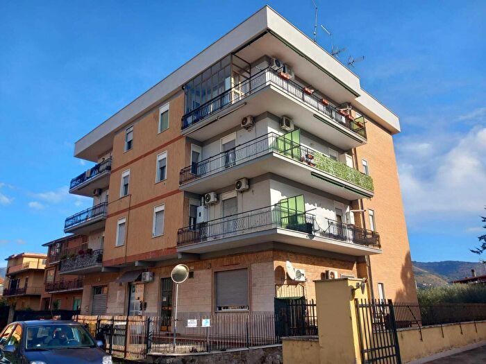 Appartamento trilocale in vendita in Via Garibaldi, Guidonia Montecelio