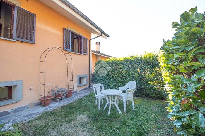 Appartamento trilocale in vendita in Via Forcella, Montasola