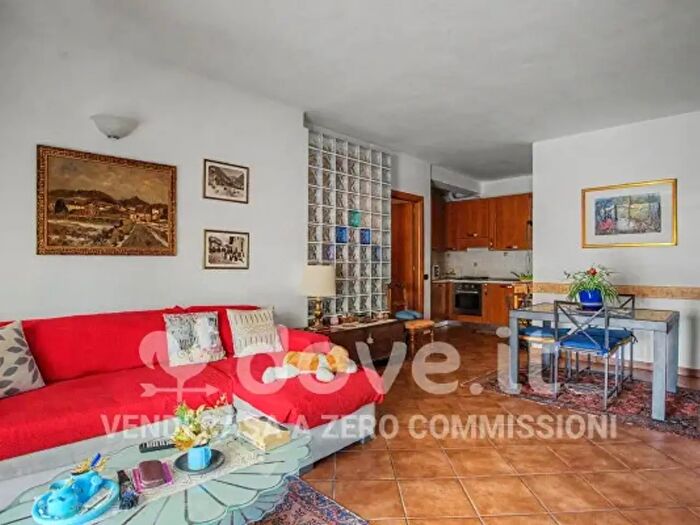 Appartamento monolocale in vendita in Via Cristoforo Colombo, Gazzada Schianno