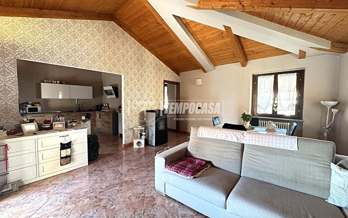 Appartamento quadrilocale in vendita in Via Carlo Botta, Strambino