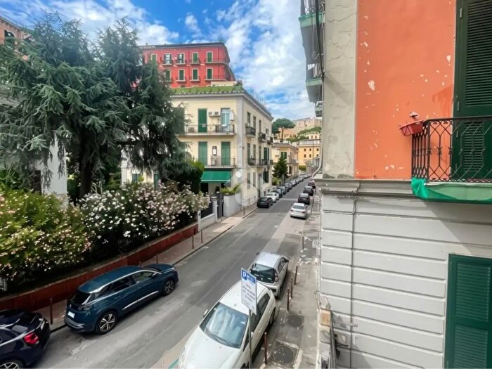 Appartamento trilocale in vendita in Via Antonio Mancini, Napoli