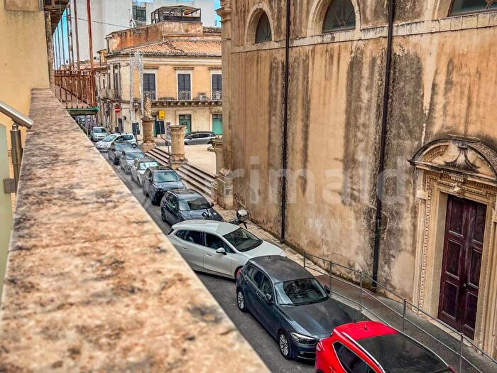 Appartamento quadrilocale in affitto in Centro, Avola