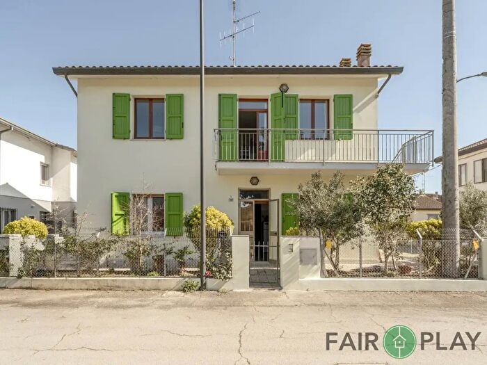 Appartamento trilocale in vendita in Via Zuccherificio, Ravenna