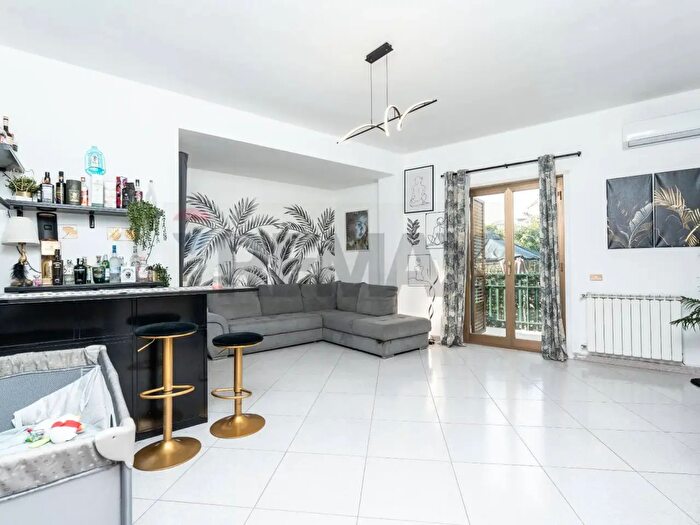 Casa con 5 locali in vendita in Via Etnea, Gravina Di Catania