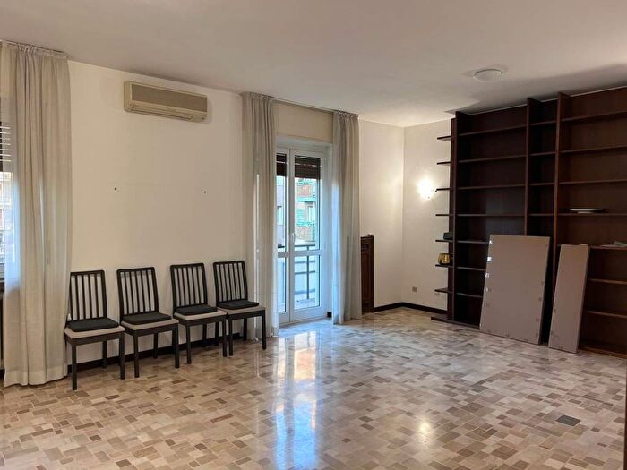 Appartamento con 5 locali in affitto in Via Tortona, Solari, Milano