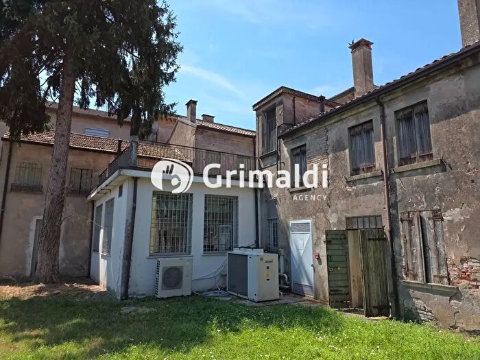 Casa con 13 locali in vendita in Via G Matteotti, Trecenta