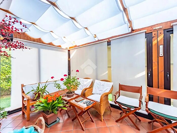 Casa quadrilocale in vendita in Viale Monte Resegone, Arese