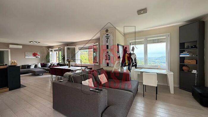 Appartamento con 6 locali in vendita in Via Roma, Teolo