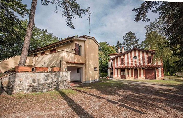 Appartamento con 20 locali in vendita in Loc Il Torrino, Arezzo