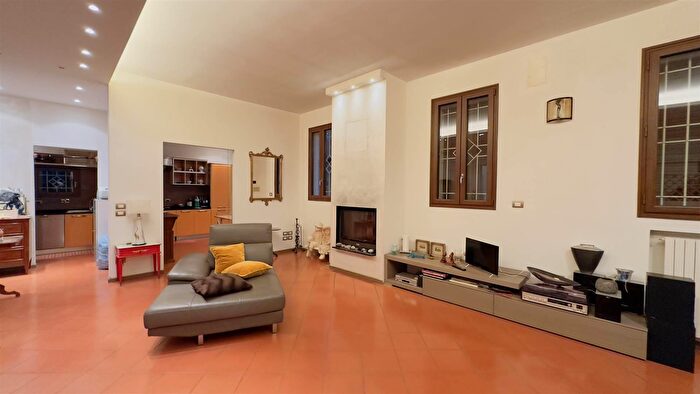 Casa con 7 locali in vendita in Vaglia, Vaglia