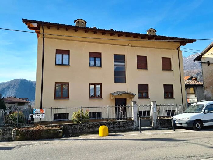 Appartamento quadrilocale in vendita in Via Brigata Giuseppe Garibaldi Varallo Vercelli, Varallo