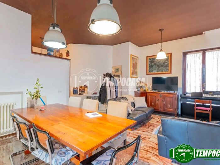 Casa con 5 locali in vendita in Via Carlo Pisacane, Magenta