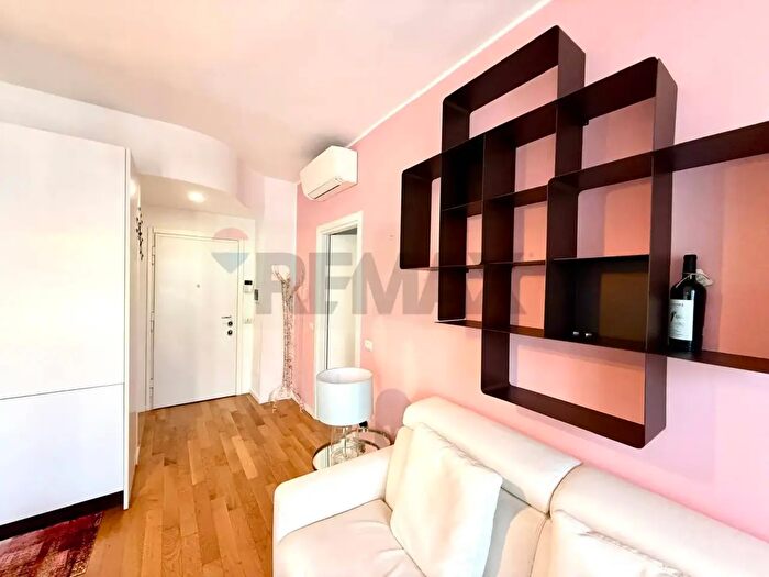 Appartamento bilocale in affitto in Via Pellini, Milano