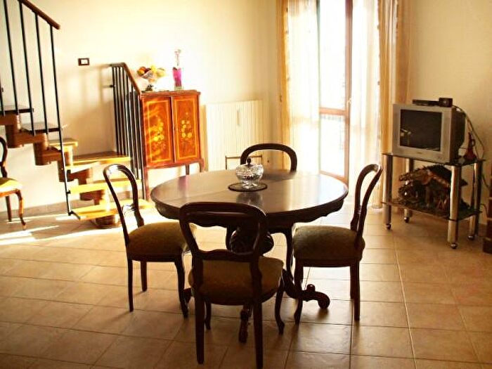 Appartamento con 6 locali in vendita in Strada Provinciale della Barchetta, Monsano