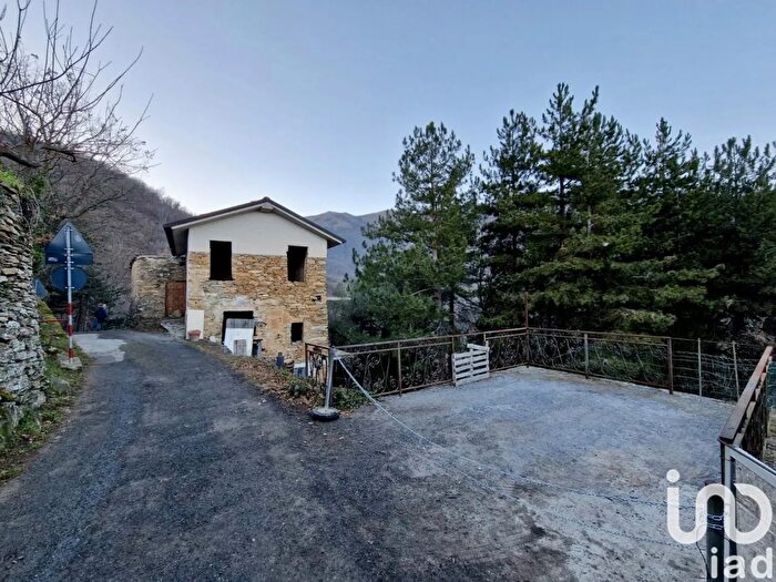 Casa con 9 locali in vendita in Via Revelli, Prela