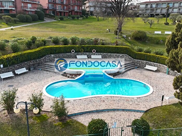 Appartamento trilocale in vendita in Via Seselle, Manerba Del Garda