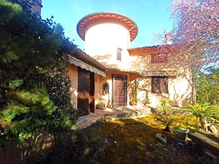 Casa con 6 locali in vendita in Località Pineta, Castiglione Del Lago