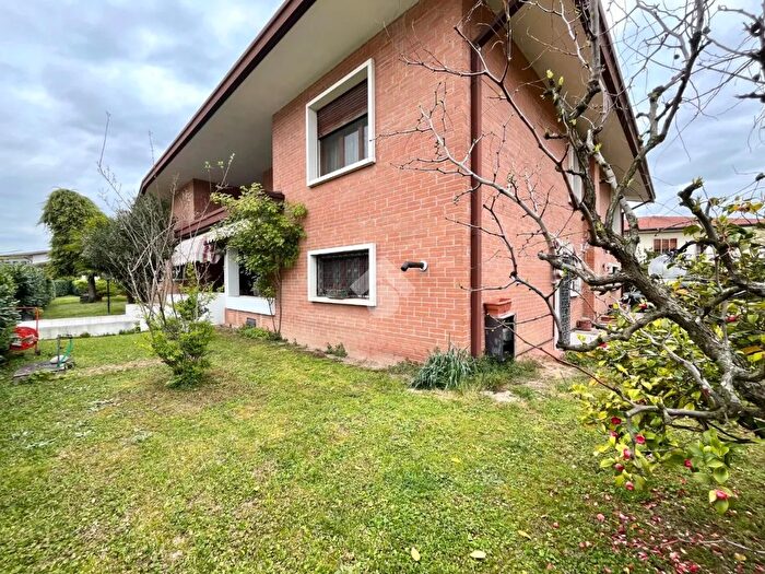 Casa con 7 locali in vendita in Via Alcide Cervi, Ponte San Nicolo