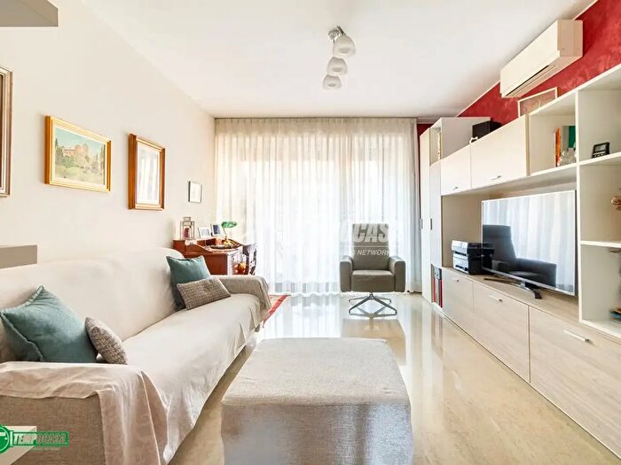 Appartamento trilocale in vendita in Via Mauro Macchi, Milano