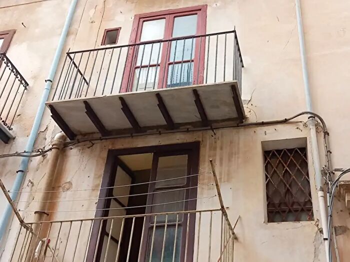 Casa con 10 locali in vendita in Cefalu'