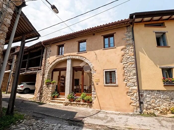 Casa con 10 locali in vendita in Contrà Marsili, Schio
