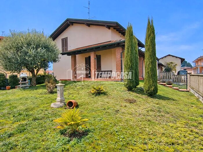 Casa con 5 locali in vendita in Sozzago