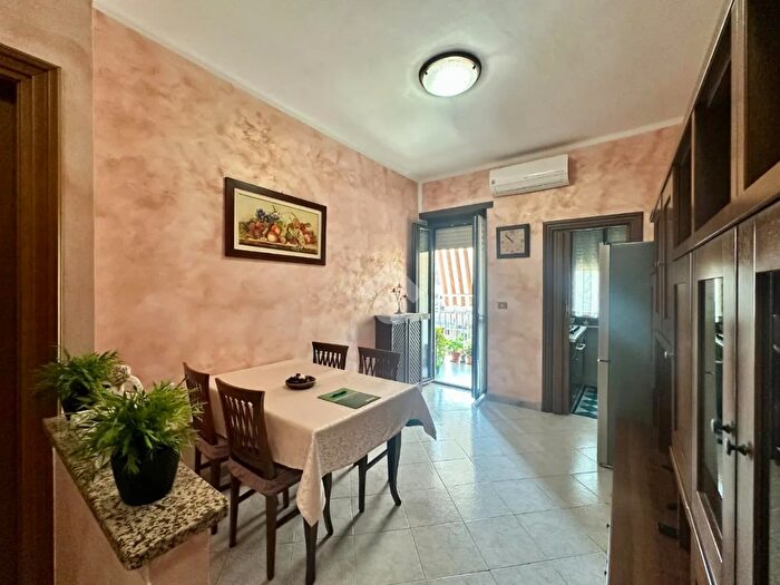 Appartamento trilocale in vendita in Via Francesco Baracca, Torino