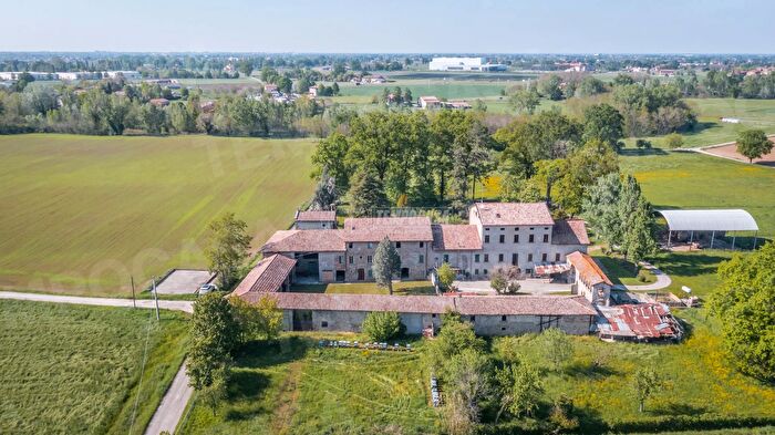 Casa con 11 locali in vendita in Via Venere di Chiozza, Scandiano