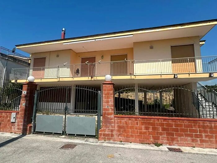 Casa con 6 locali in vendita in Castel Volturno