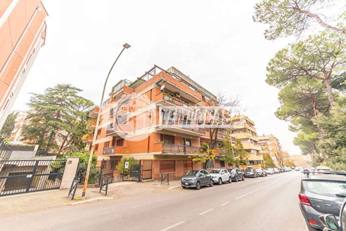 Appartamento con 5 locali in vendita in Roma