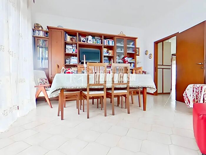 Appartamento trilocale in vendita in Via Guicciardini, Seregno