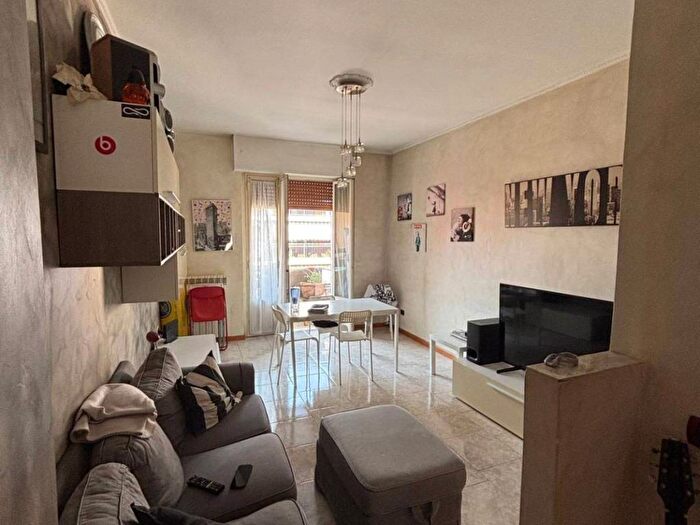 Appartamento trilocale in affitto in VIA ROMILLI, Corvetto, Milano